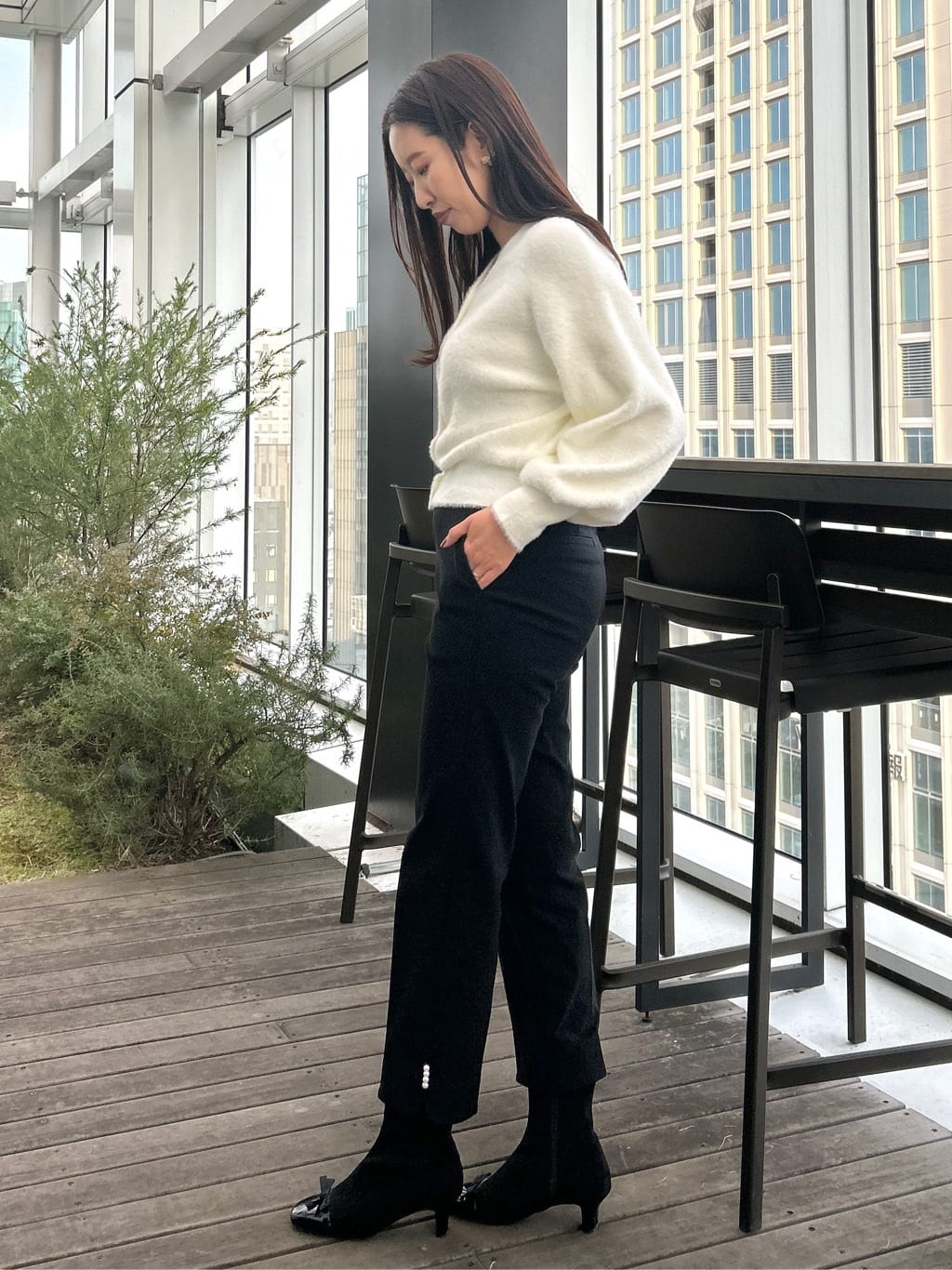teiさんの「Couture brooch｜【前後2WAY】Springフェザーカーデトップス」を使ったコーディネート