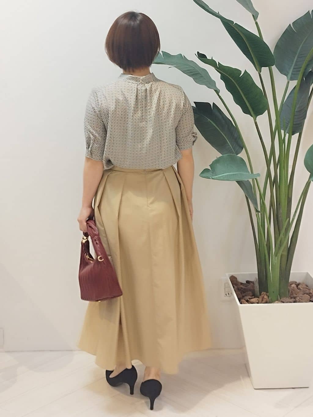 s u g iさんの「UNTITLED｜【通勤/オフィス】ジオメ柄ボウタイブラウス」を使ったコーディネート