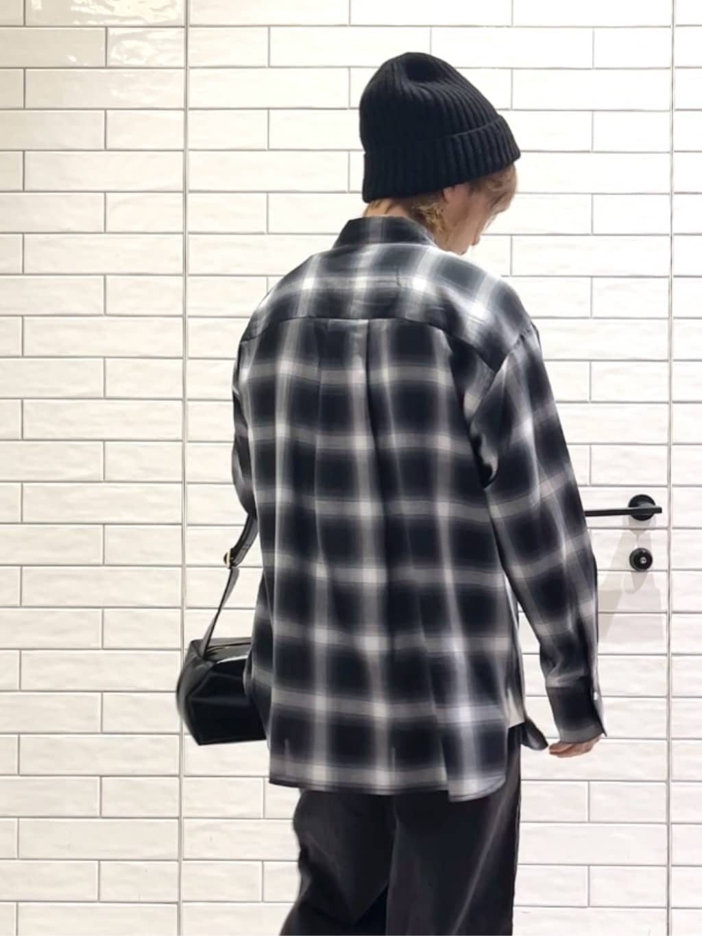しおりさんの「OPAQUE.CLIP｜メタリック刺繍ロゴTシャツ【接触冷感／洗濯機洗い可】」を使ったコーディネート