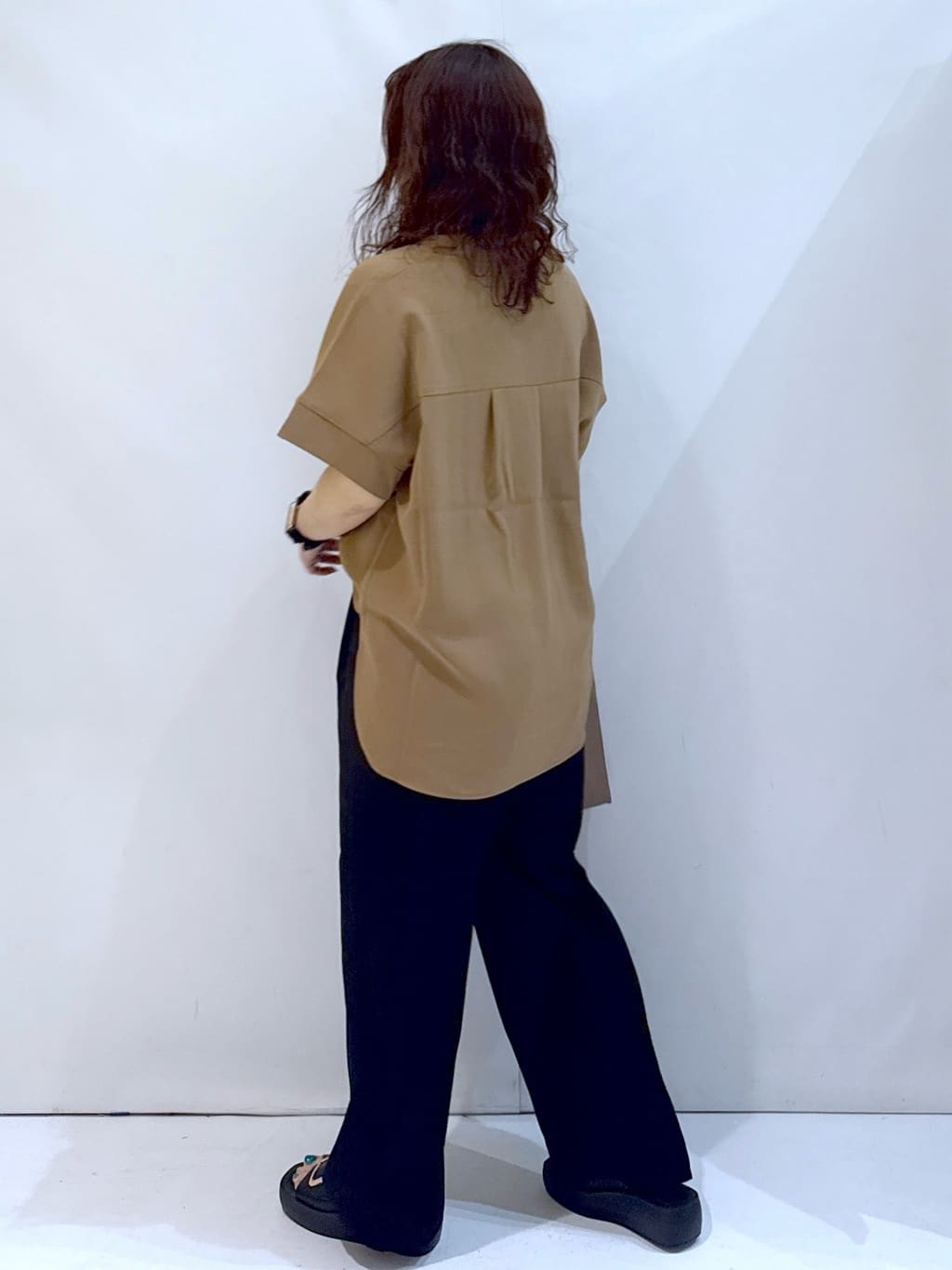 nakkoさんの「OPAQUE.CLIP｜《5色展開／SS-LLサイズ》スキッパー金ボタンブラウス／セットアップ対応【防シワ／ストレッチ／洗濯」を使ったコーディネート