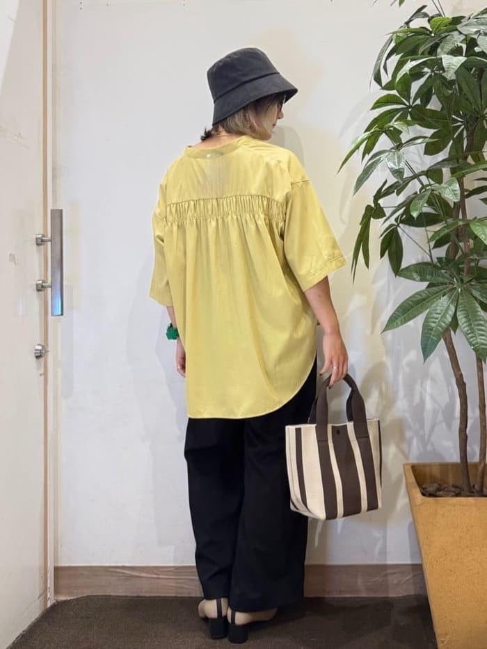 misakiさんの「SHOO･LA･RUE｜【S-LL/洗濯後しわになりにくい】バックギャザーがアクセント スッキパーブラウス」を使ったコーディネート