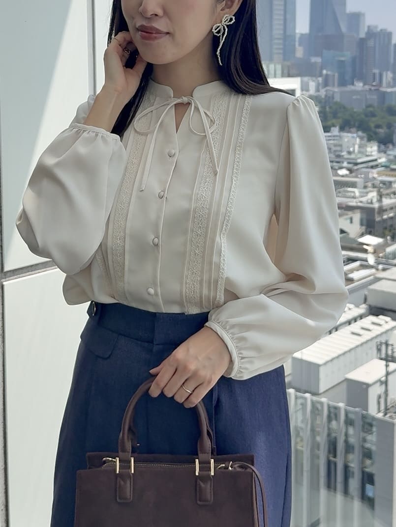 teiさんの「Couture brooch｜【大人可愛い・通勤】ピンタックレースブラウス」を使ったコーディネート