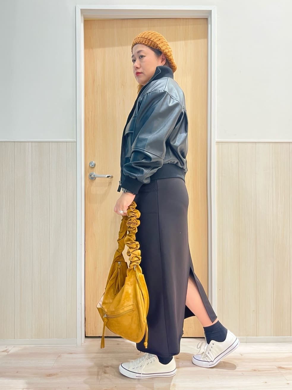 TUMU-TUMUさんの「SHOO･LA･RUE｜【S-LL】大人綺麗 レザー調リブブルゾン」を使ったコーディネート