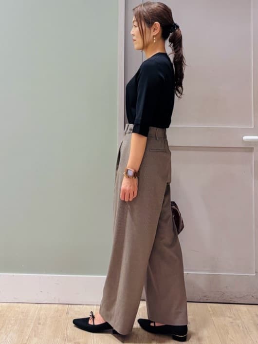 Komi☆さんの「grove｜【ひんやり多機能】やわらかドライタッチ 袖口シアードッキングプルオーバー」を使ったコーディネート