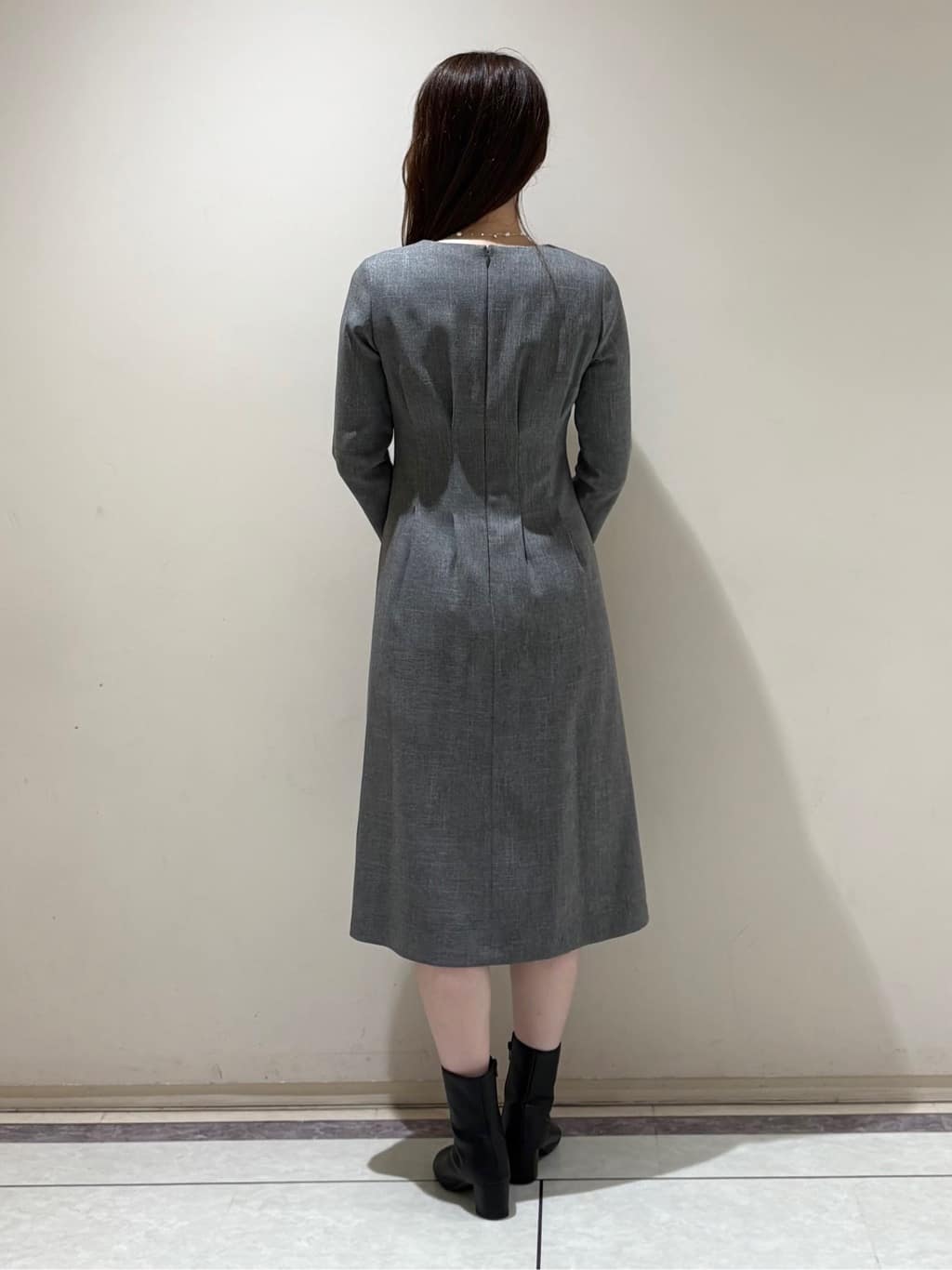 sakiさんの「COUP DE CHANCE｜【手洗い可／日本製】タックデザインワンピース」を使ったコーディネート