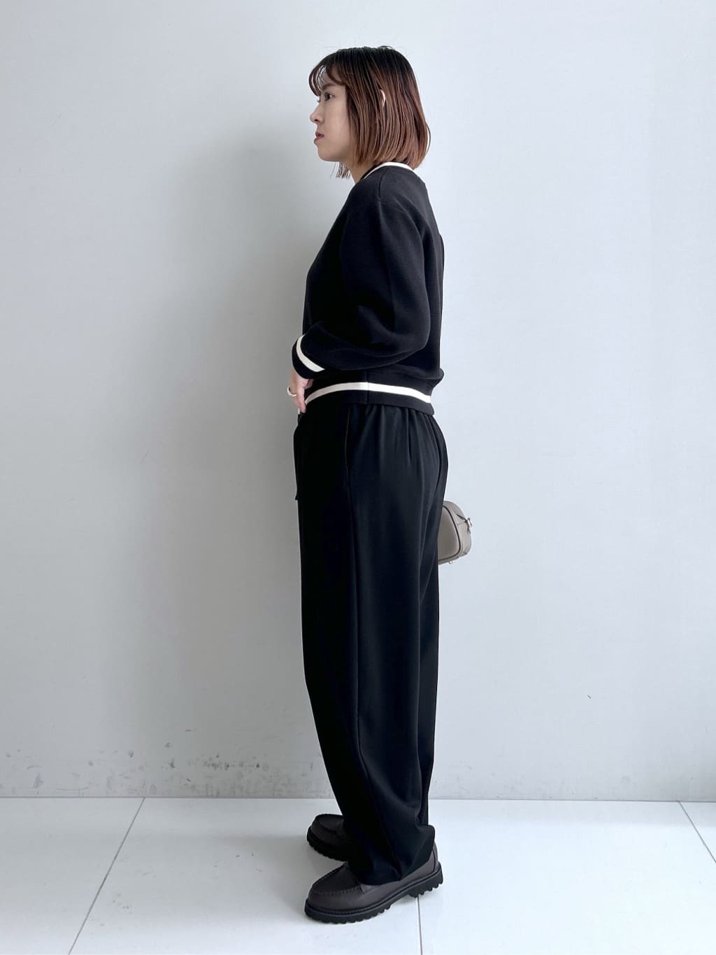 Hirokaさんの「Dessin｜【洗える】カーヴィパンツ」を使ったコーディネート