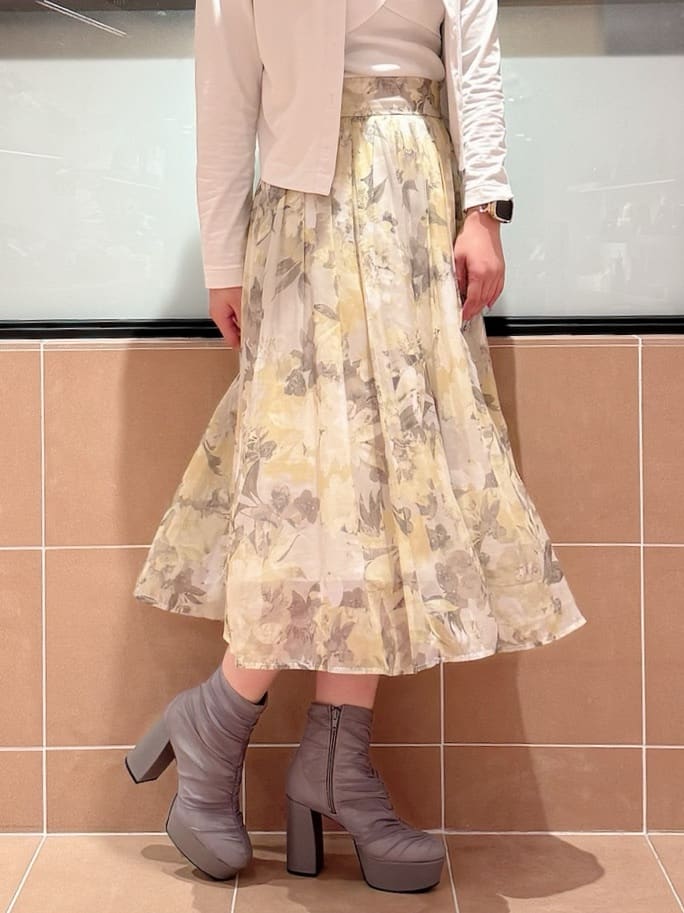 すみれさんの「ESPERANZA｜【ラク盛り／ショートブーツ】リピーター続出／脚長美脚 厚底シャーリングブーツ」を使ったコーディネート