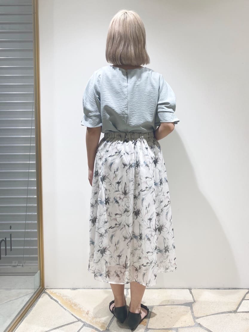 rieさんの「index｜《8色展開／XS-LLサイズ》タックパフスリーブブラウス【洗濯機洗い可／吸水速乾／防シワ／抗ピル】」を使ったコーディネート