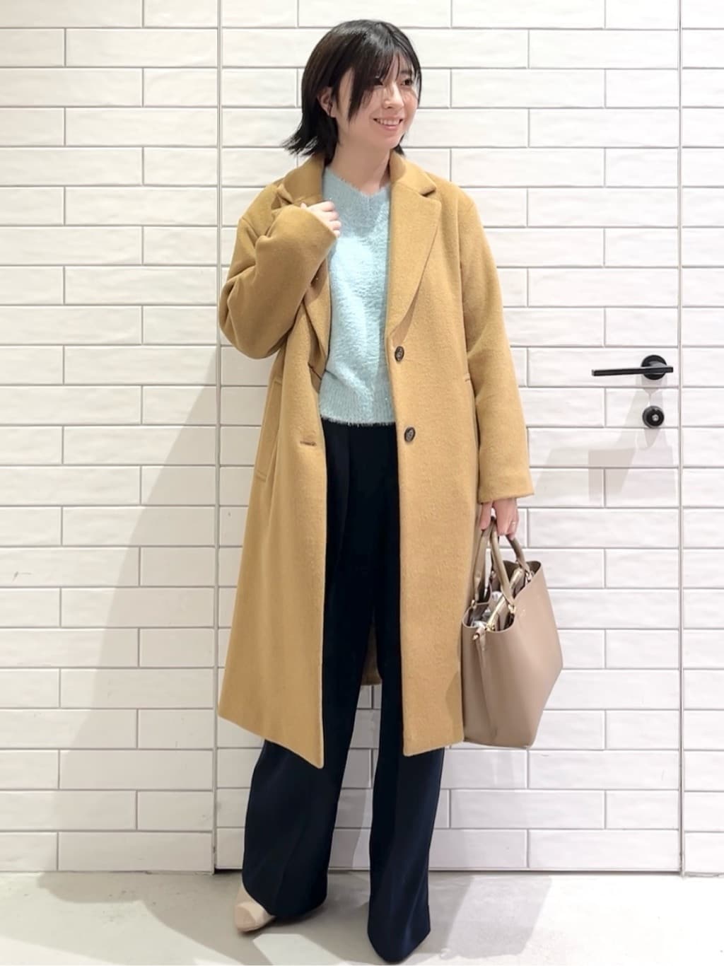 しおりさんの「OPAQUE.CLIP｜カシミヤブレンドウールチェスターコート」を使ったコーディネート