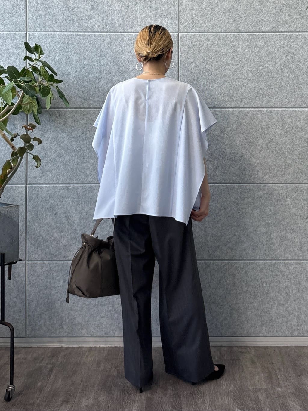 kotakiさんの「INDIVI｜【体型カバー】スクエアブラウス」を使ったコーディネート