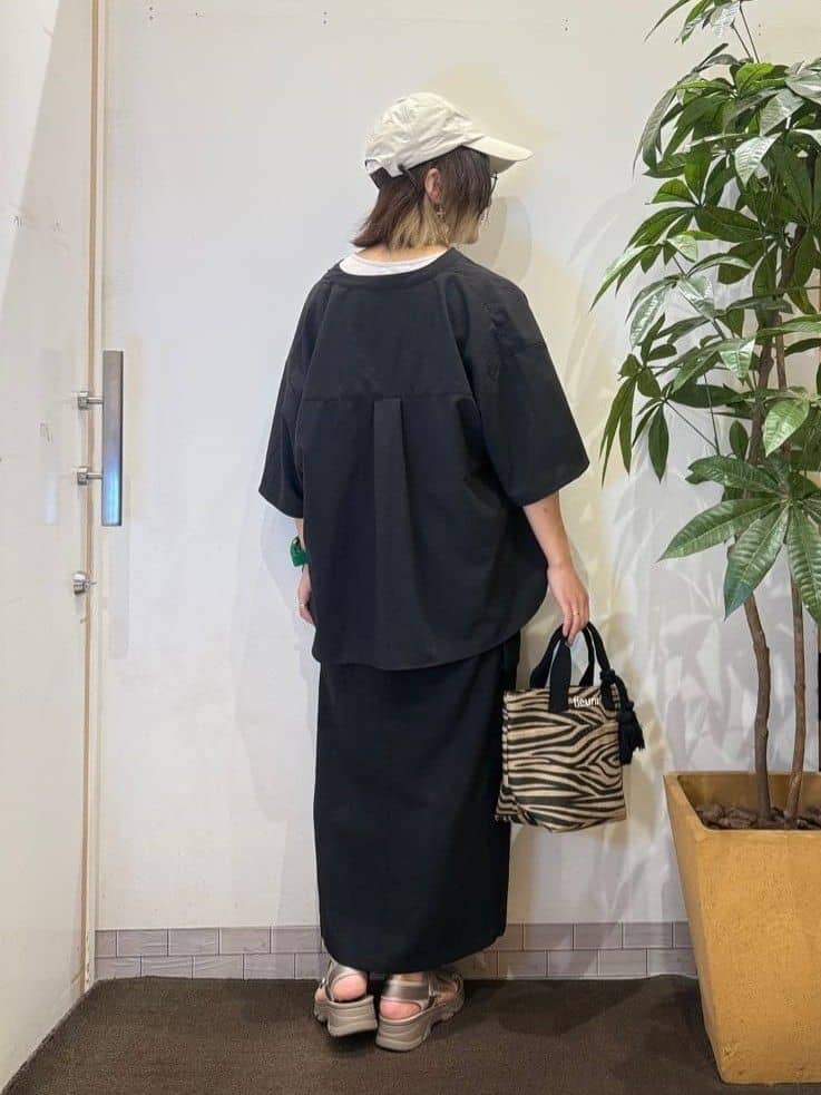 misakiさんの「SHOO･LA･RUE｜【S-LL】大人のきれいめカジュアルに 麻調カーゴナロースカート」を使ったコーディネート