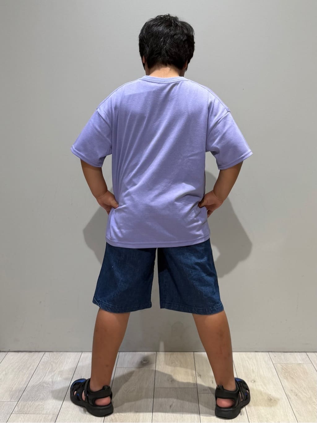 kuboさんの「THE SHOP TK｜【110－160】レトロロゴTシャツ/洗濯機OK」を使ったコーディネート