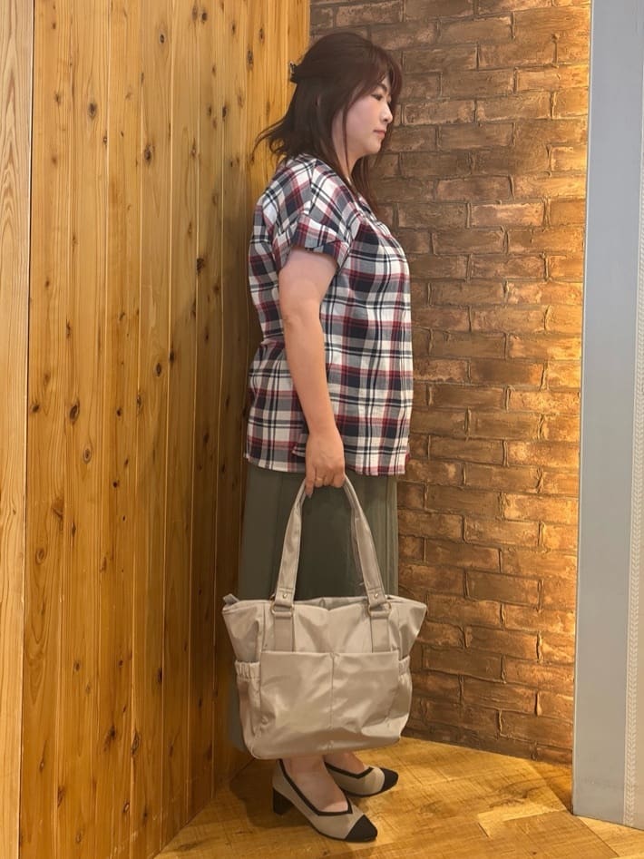 ゆかぴさんの「SHOO･LA･RUE｜【S-LL】きれいに体型カバー さらシャリコットン スキッパーシャツ」を使ったコーディネート