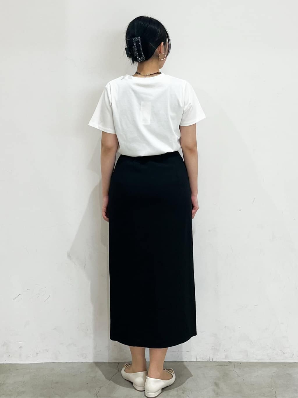 Erinaさんの「OPAQUE.CLIP｜◆刺繍＆スパンコールロゴTシャツ【洗濯機洗い可】」を使ったコーディネート