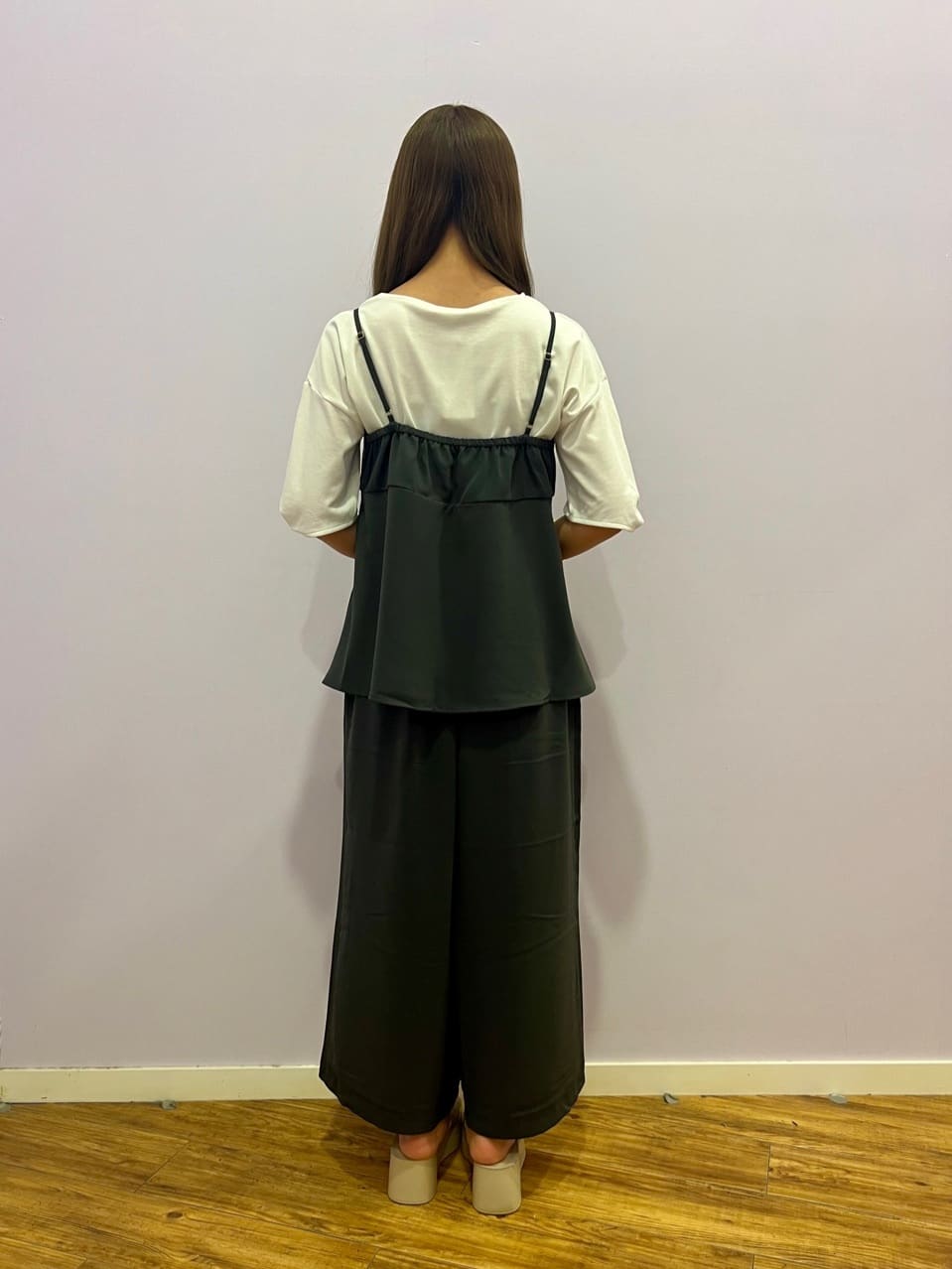 しいなさんの「SHOO･LA･RUE｜【S-LL/セットアップ可/ひんやり】女性らしさ溢れる ティアードキャミソール」を使ったコーディネート