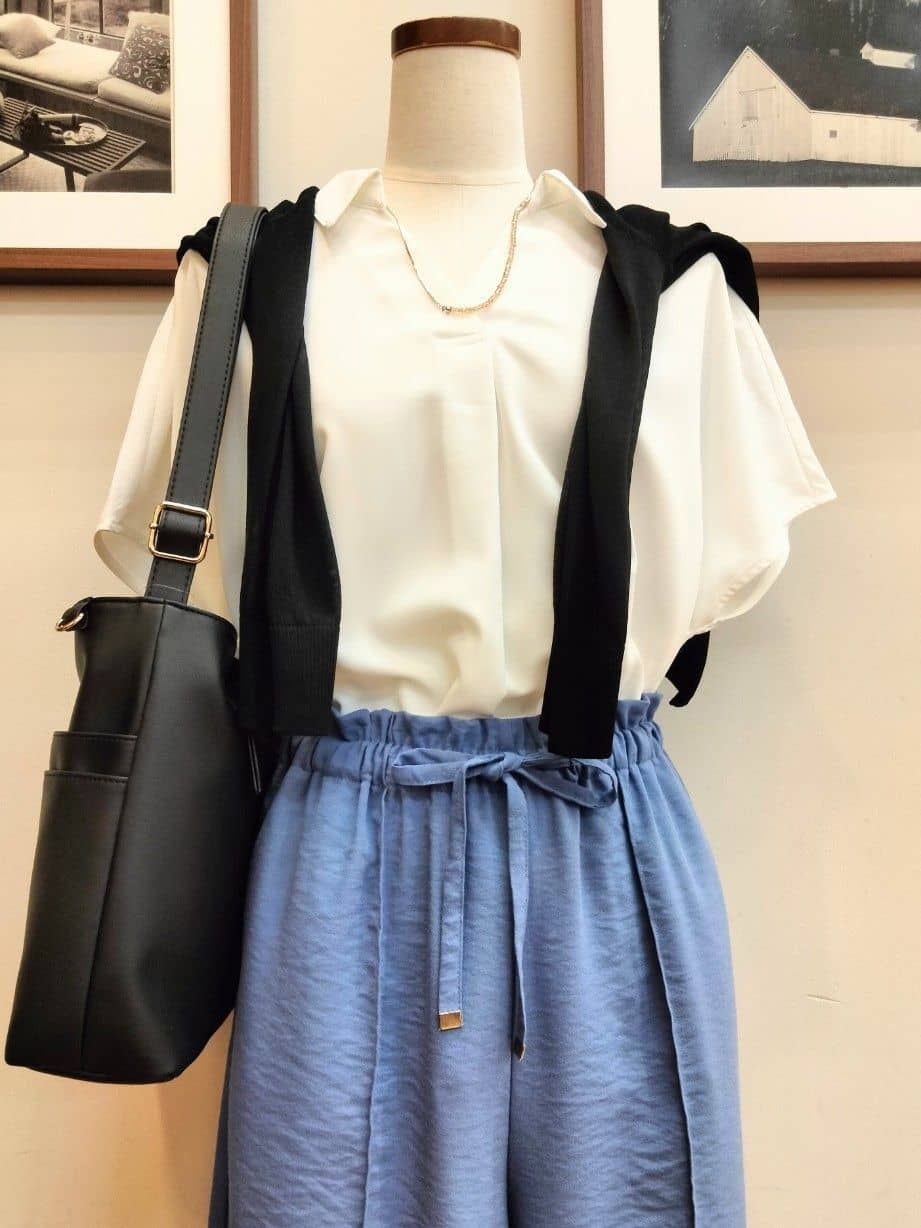 うっちーさんの「SHOO･LA･RUE｜【洗える/S-LL/プチプラ】さらっとすっきりきれい見え スキッパーブラウス」を使ったコーディネート