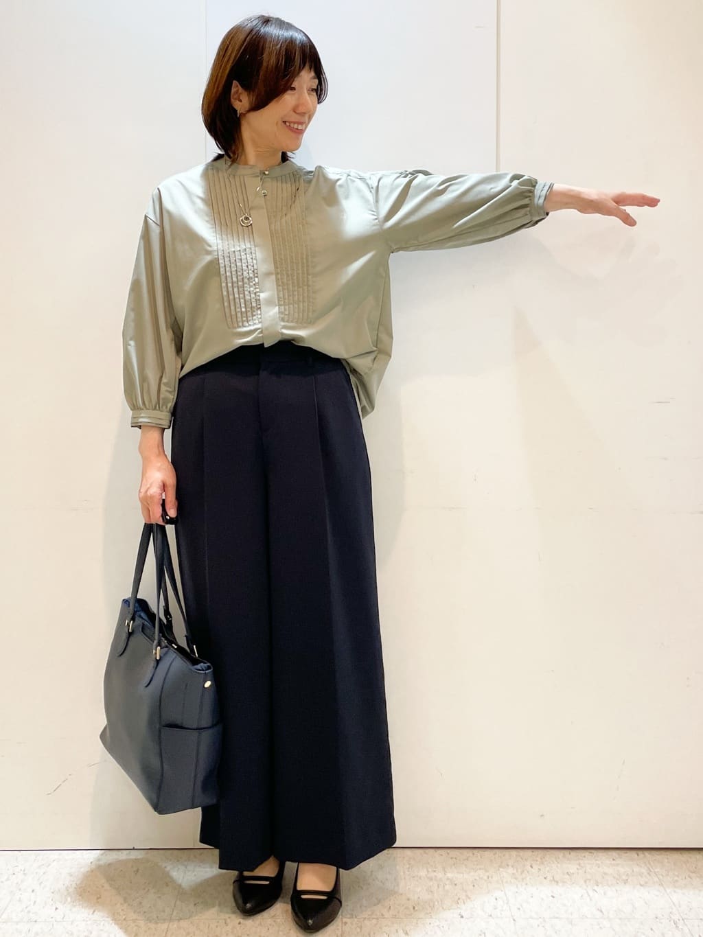 めいさんの「Reflect｜【程よいゆとり感／体型カバー】ピンタックデザインシャンブレーブラウス」を使ったコーディネート