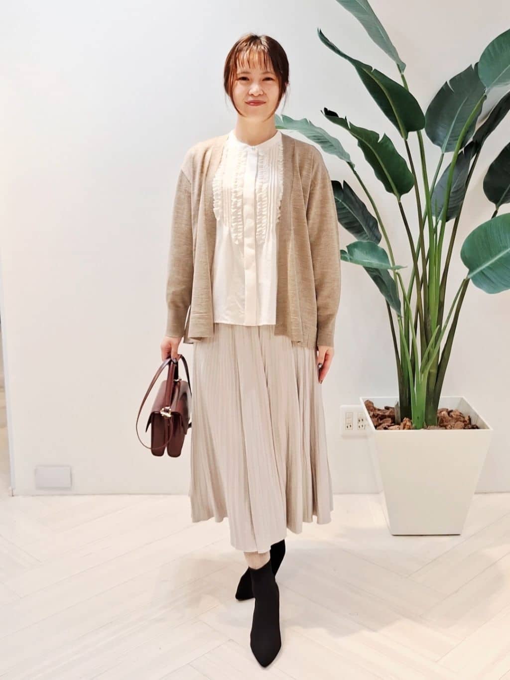 YuKaRiさんの「UNTITLED｜【アンサンブル可/洗える/ボタンなし】シルクウールカシミヤ 着流しカーディガン」を使ったコーディネート