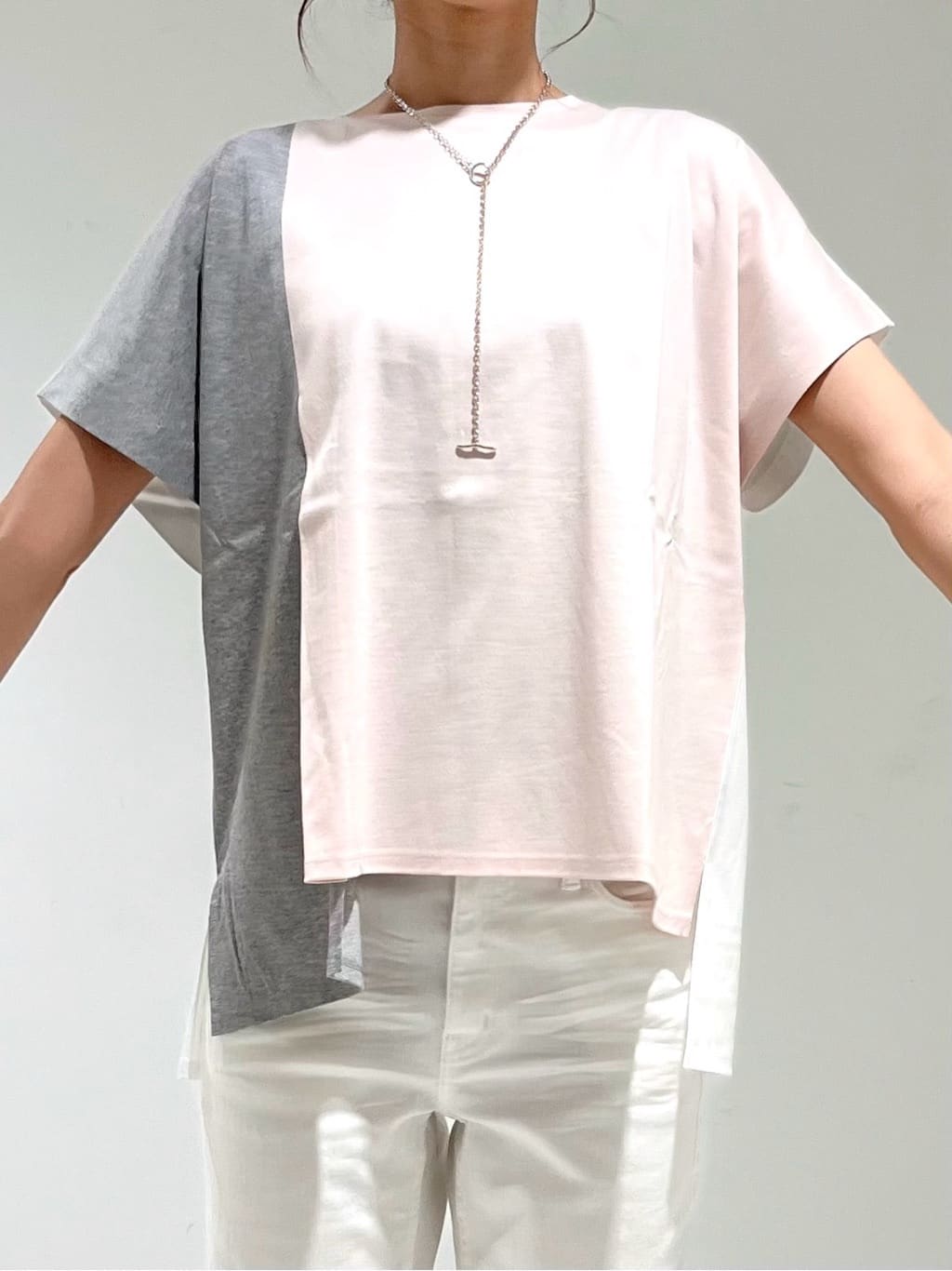 shioriさんの「INDIVI｜【洗える／汗ジミ防止】バイカラー＆アシメヘム Tシャツ」を使ったコーディネート