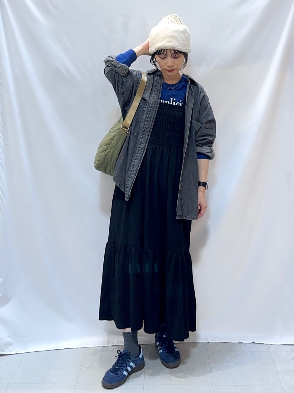 𝐇𝐢𝐫𝐨𝐦𝐢さんの「SHOO･LA･RUE｜【S-LL】こなれ感をプラスする BIGポケットデニムシャツ」を使ったコーディネート