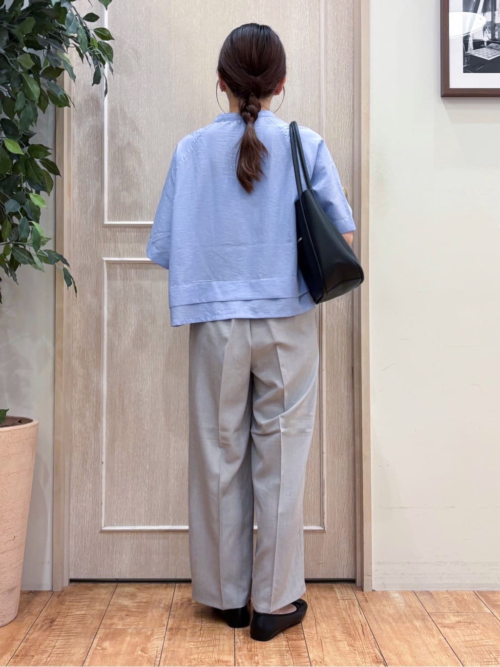 なみさんの「SHOO･LA･RUE｜【洗濯後しわになりにくい/UV/吸水速乾】大人きれいな バンドカラーシャツ」を使ったコーディネート
