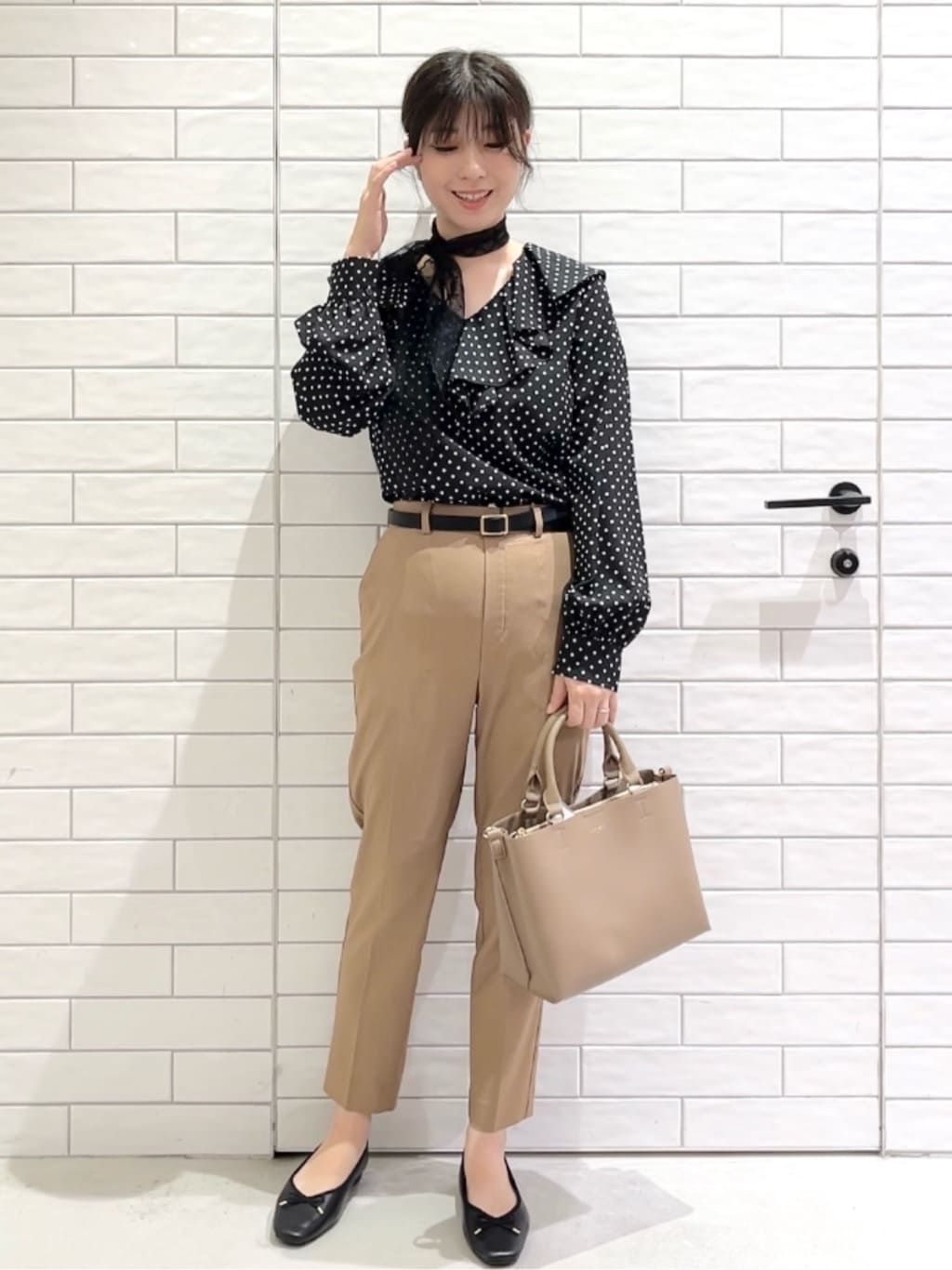 しおりさんの「OPAQUE.CLIP｜《SS-LLサイズ》ハイストレッチイージースティックパンツ【洗濯機洗い可】」を使ったコーディネート