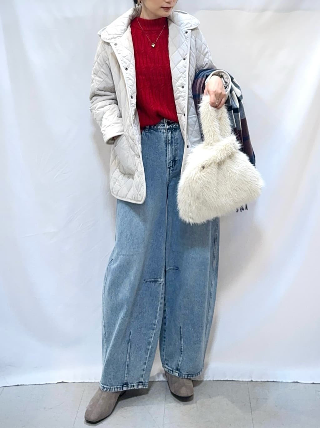 𝐇𝐢𝐫𝐨𝐦𝐢さんの「SHOO･LA･RUE｜【洗濯機可／毛玉レス】シンプルケーブル柄ニット」を使ったコーディネート