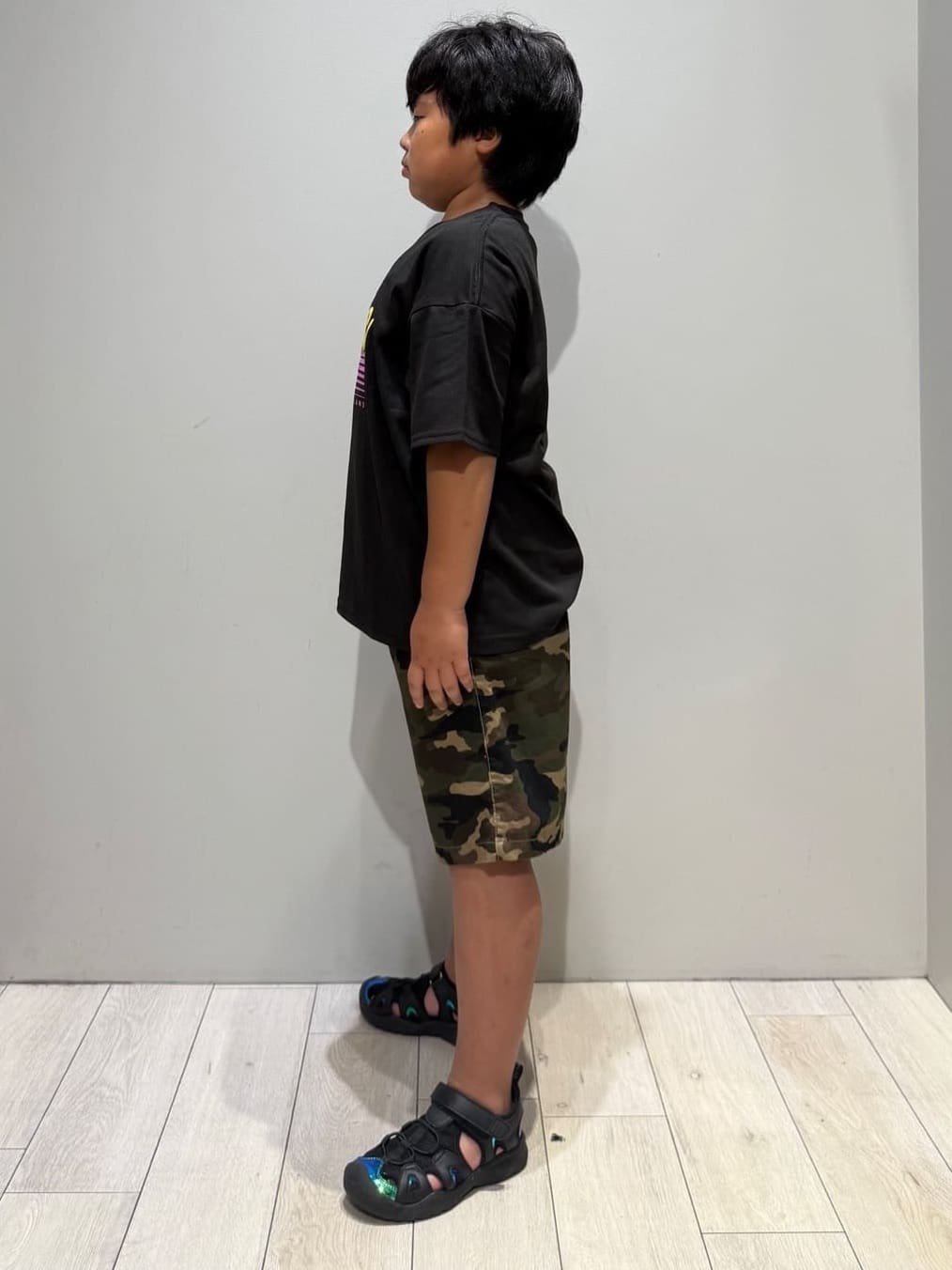 kuboさんの「THE SHOP TK｜【110－160】レトロロゴTシャツ/洗濯機OK」を使ったコーディネート