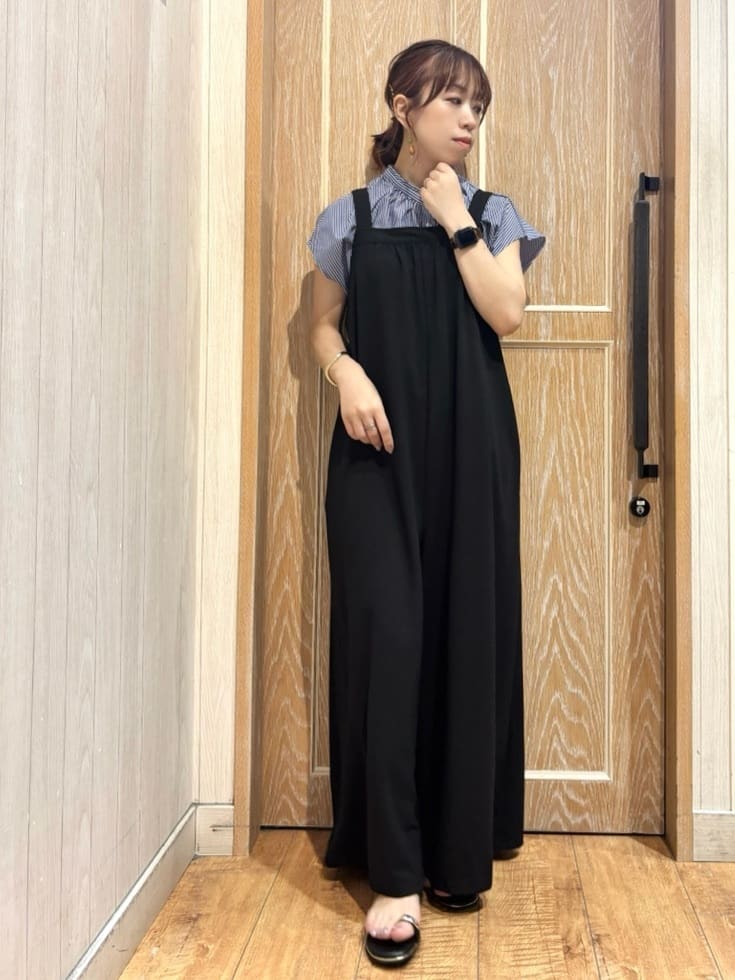 meiさんの「SHOO･LA･RUE｜【洗える/S-LL】プチフリル襟が女性らしい フレンチスリーブシャツ」を使ったコーディネート