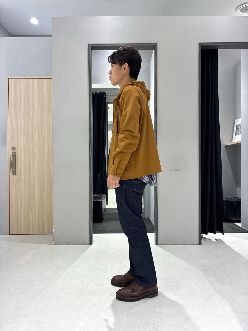 わいずみさんの「TAKEO KIKUCHI｜【抗菌防臭/シーズンレス】シアサッカーギンガムチェック ストレッチシャツ」を使ったコーディネート