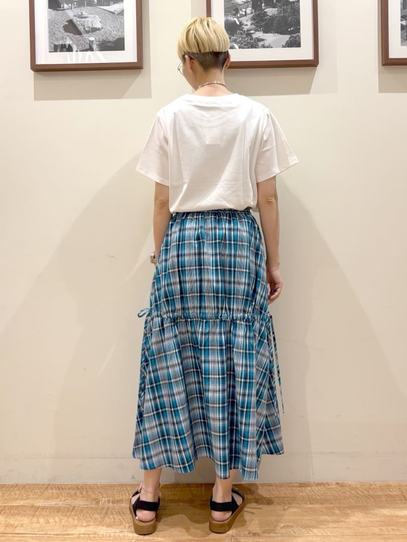 Ayumiさんの「SHOO･LA･RUE｜【S-LL/ひんやり/汗ジミ軽減/UVカット】グラフィックアソートTシャツ」を使ったコーディネート