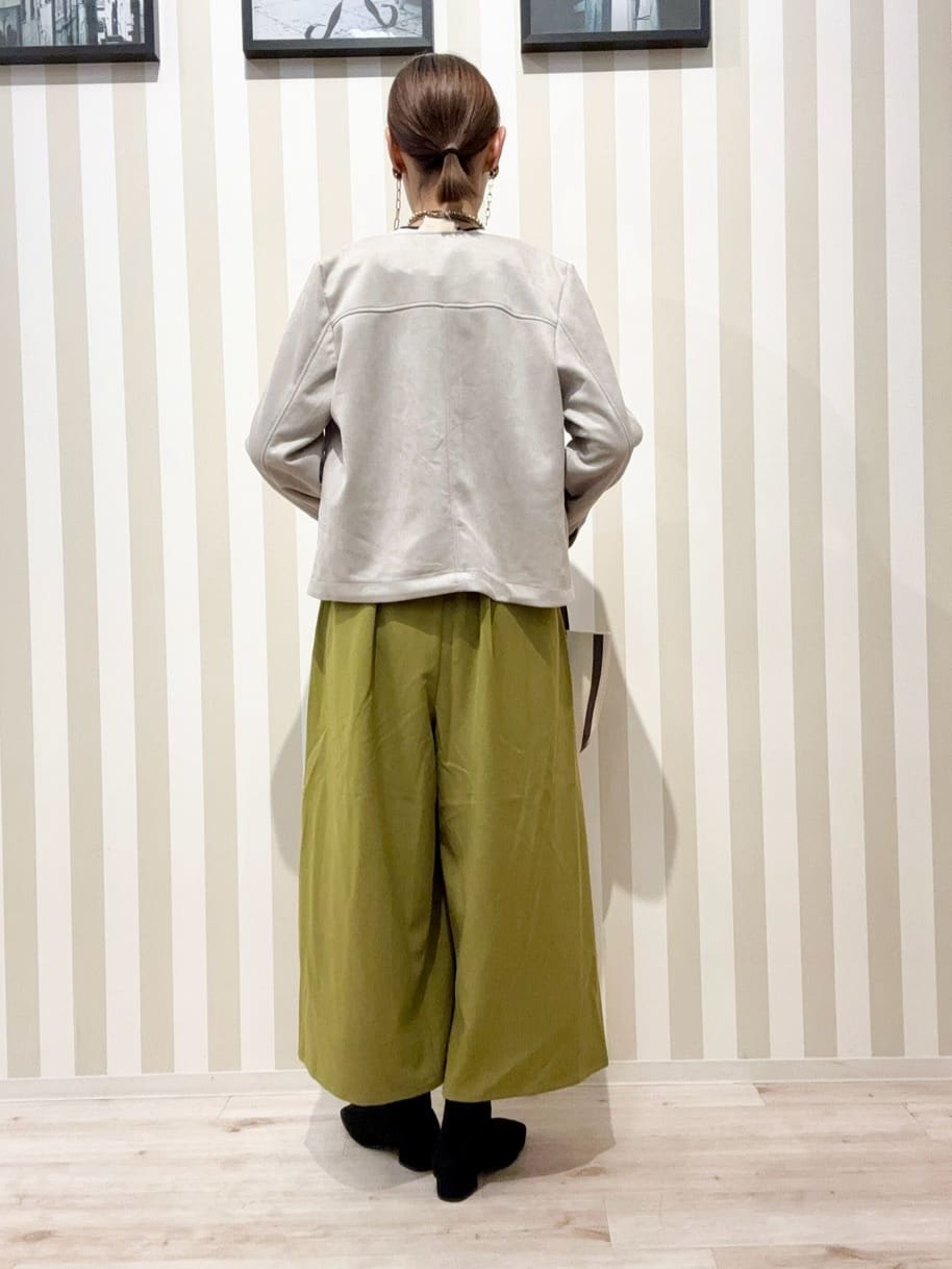 まつこさんの「SHOO･LA･RUE｜【S-LL/2点セット】脚のラインを拾いにくい ベルト付きタックスカーチョパンツ」を使ったコーディネート