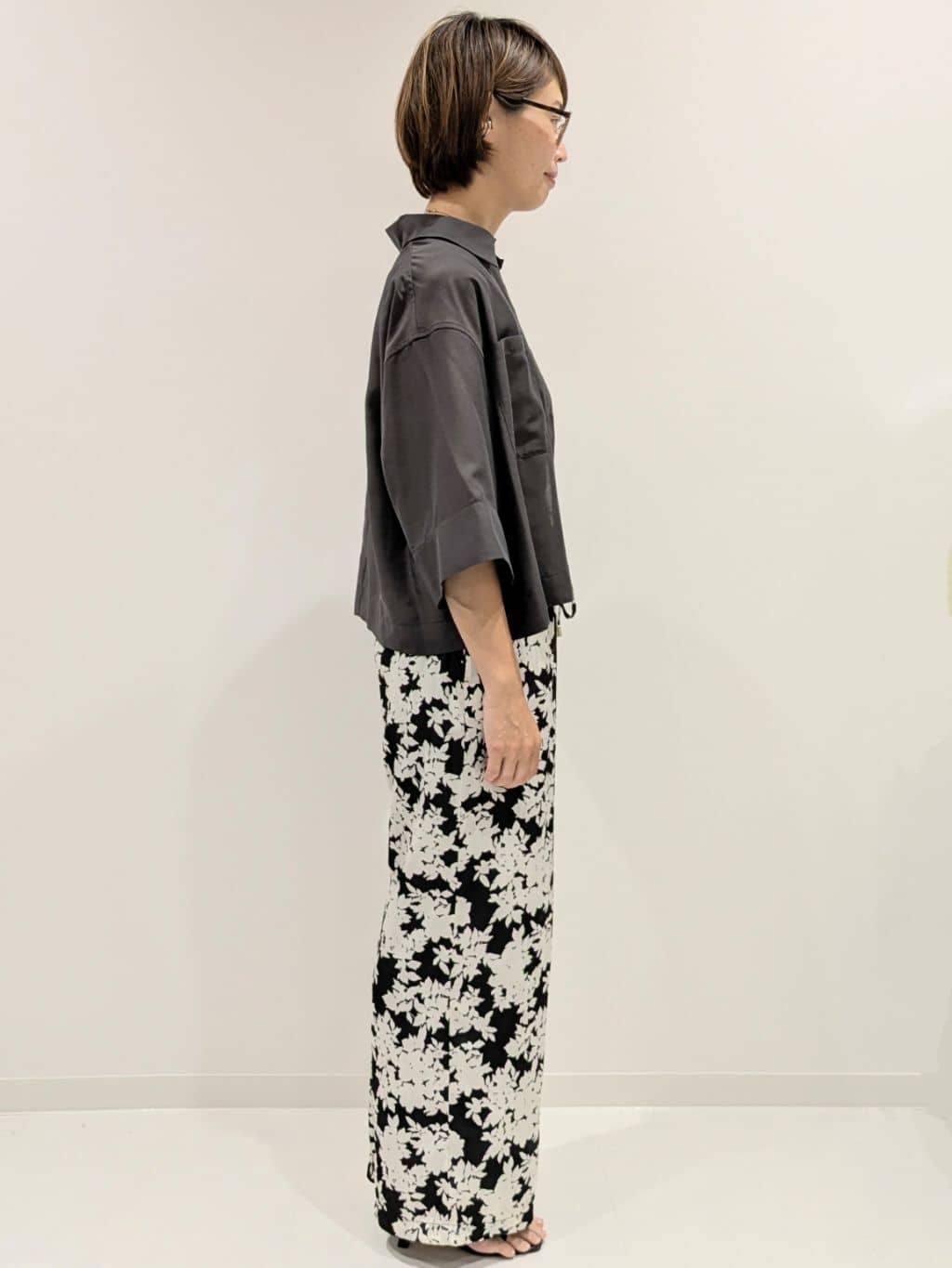 yukariさんの「UNTITLED｜【前開き/洗える】ショート丈シアーシャツ」を使ったコーディネート