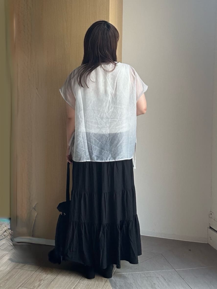 SHIiiさんの「SHOO･LA･RUE｜【洗える/S-LL】上品なシアー感 レイヤード風トップス」を使ったコーディネート