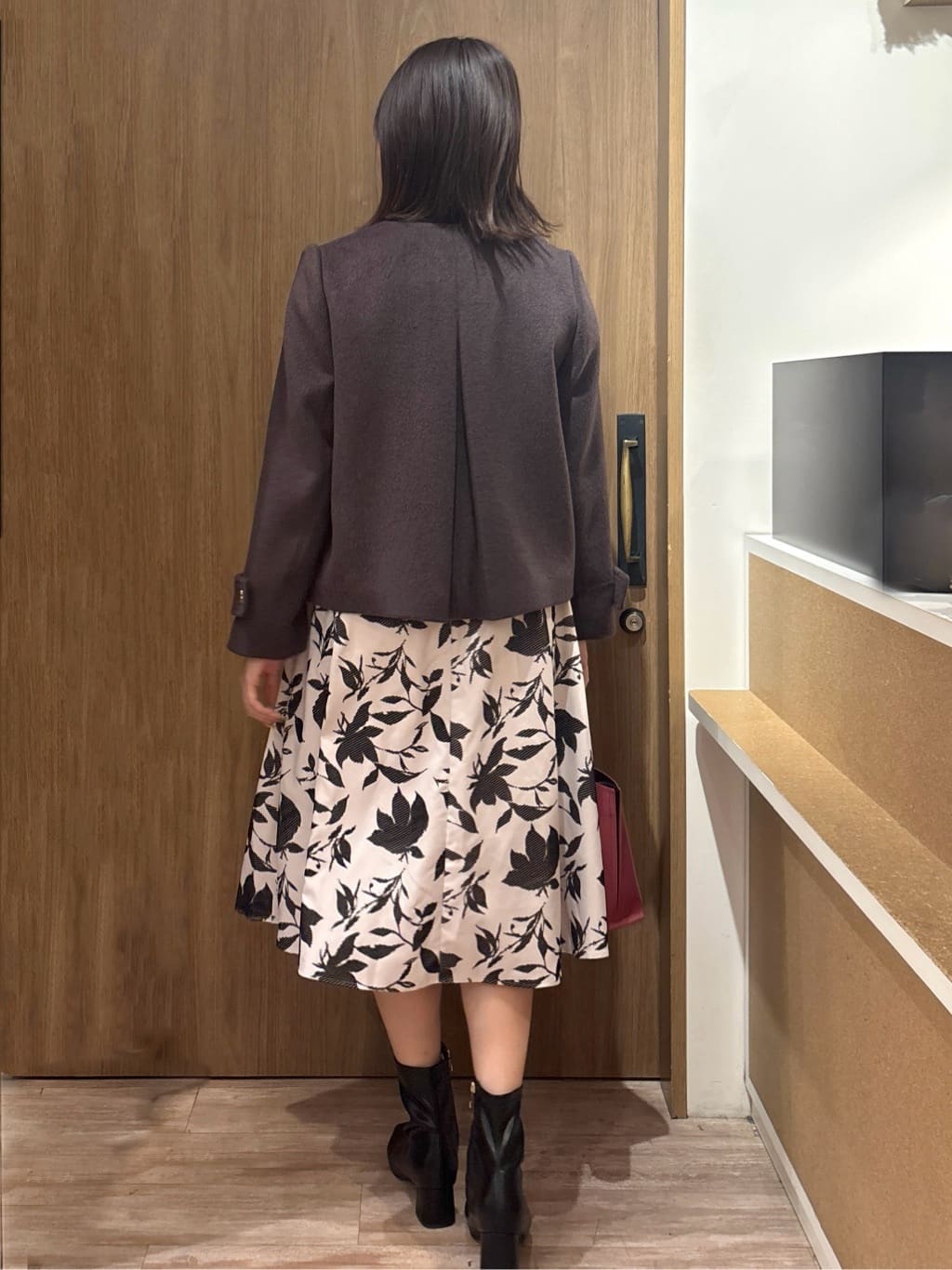 このかさんの「index｜フラワータックフレアスカート【洗濯機OK／イージーアイロン／防シワ】」を使ったコーディネート