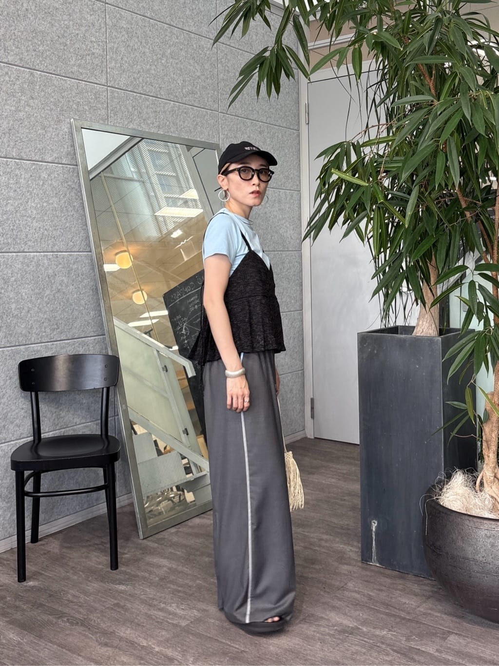 kotakiさんの「INDIVI｜【セットアップ可能】サキソニーサイドラインパンツ」を使ったコーディネート