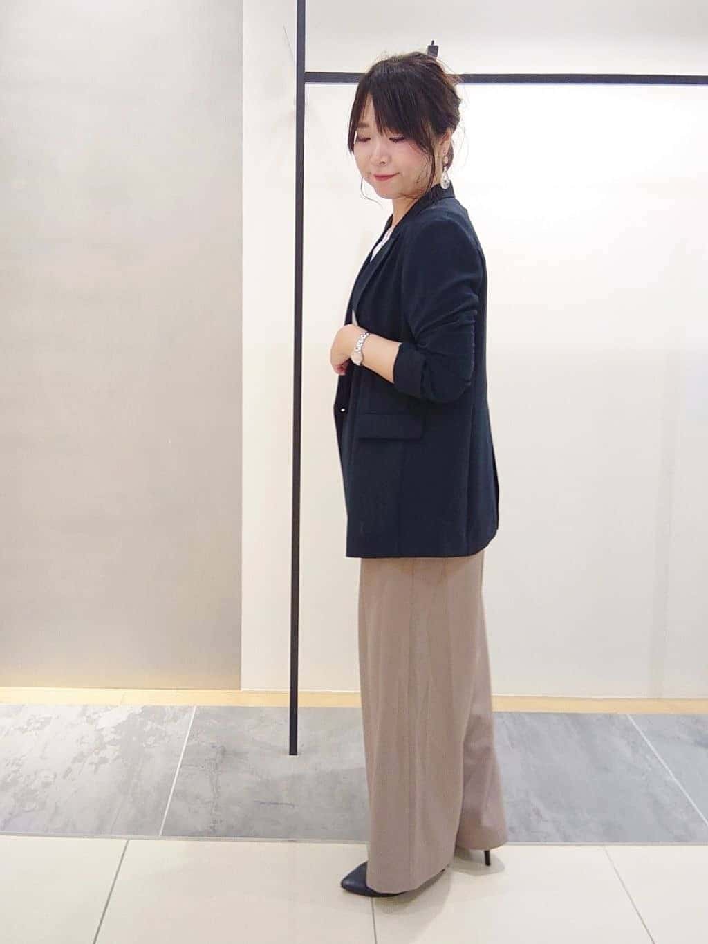TOMOMIさんの「INDIVI｜【UVケア／SETUP可能】エアリージョーゼット ワイドパンツ」を使ったコーディネート