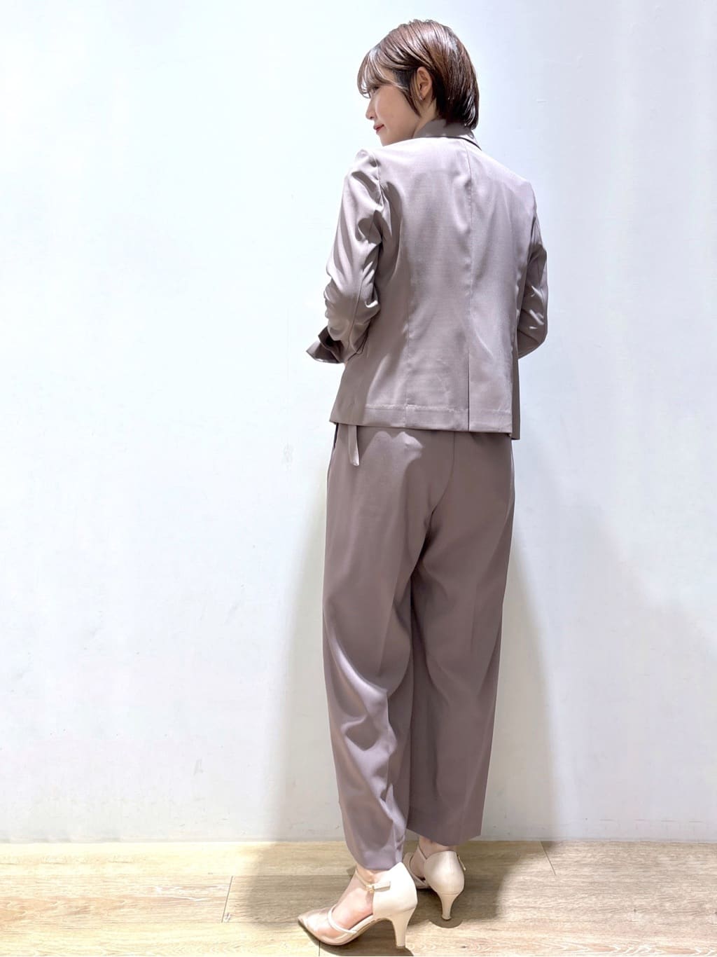 mizukiさんの「index｜ラップストレートパンツ【接触冷感／抗ピル／洗濯機洗い可／イージーアイロン】」を使ったコーディネート