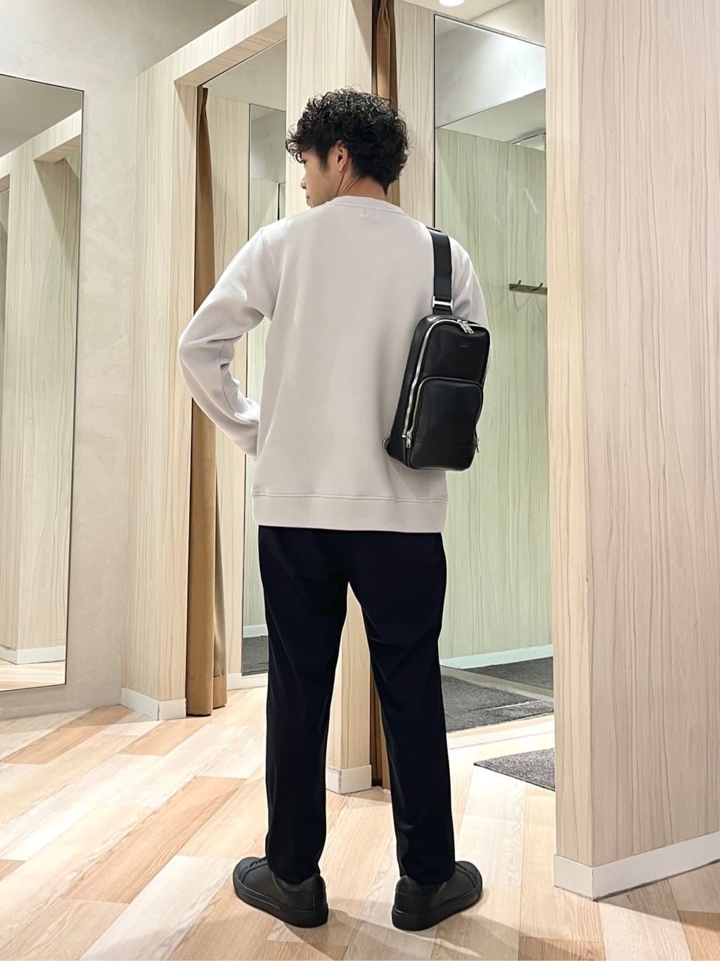URAさんの「TAKEO KIKUCHI｜【尾州織】クルーネック カットソー」を使ったコーディネート