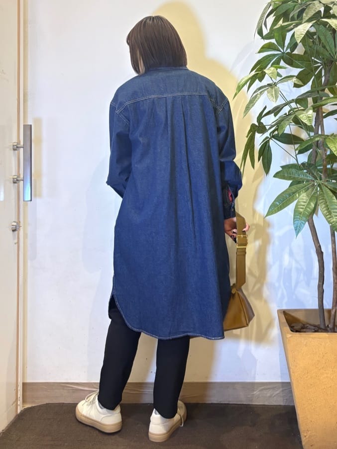 TOWAさんの「SHOO･LA･RUE｜【S-LL】ロングシーズン活躍 デニムシャツワンピース」を使ったコーディネート
