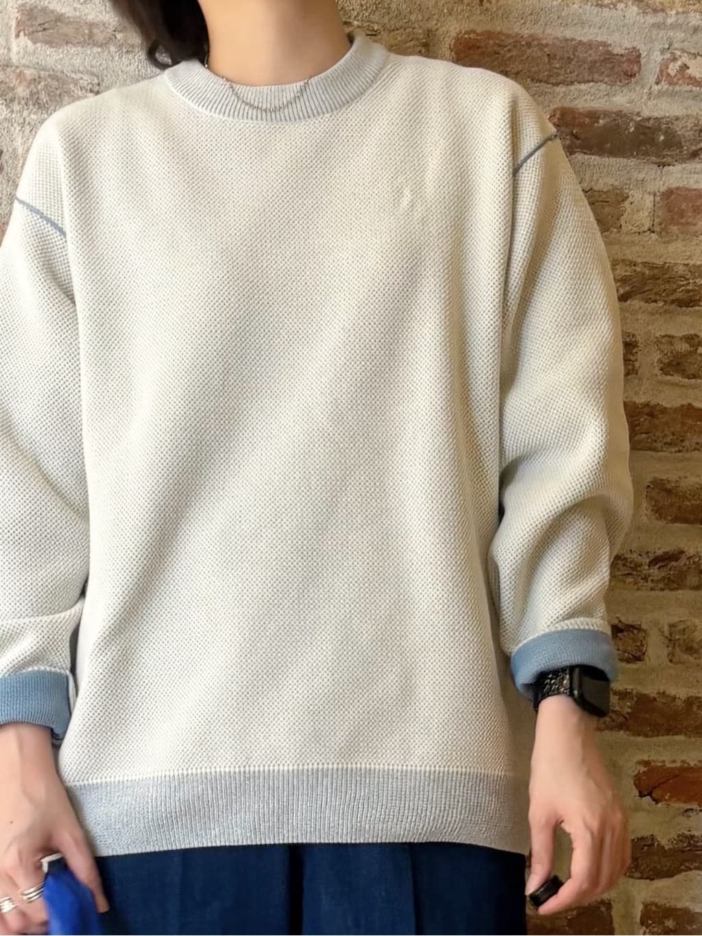 しばさんの「THE SHOP TK｜【大人の上品カジュアルを叶える】ハグするニット 洗濯機OK／6色展開」を使ったコーディネート