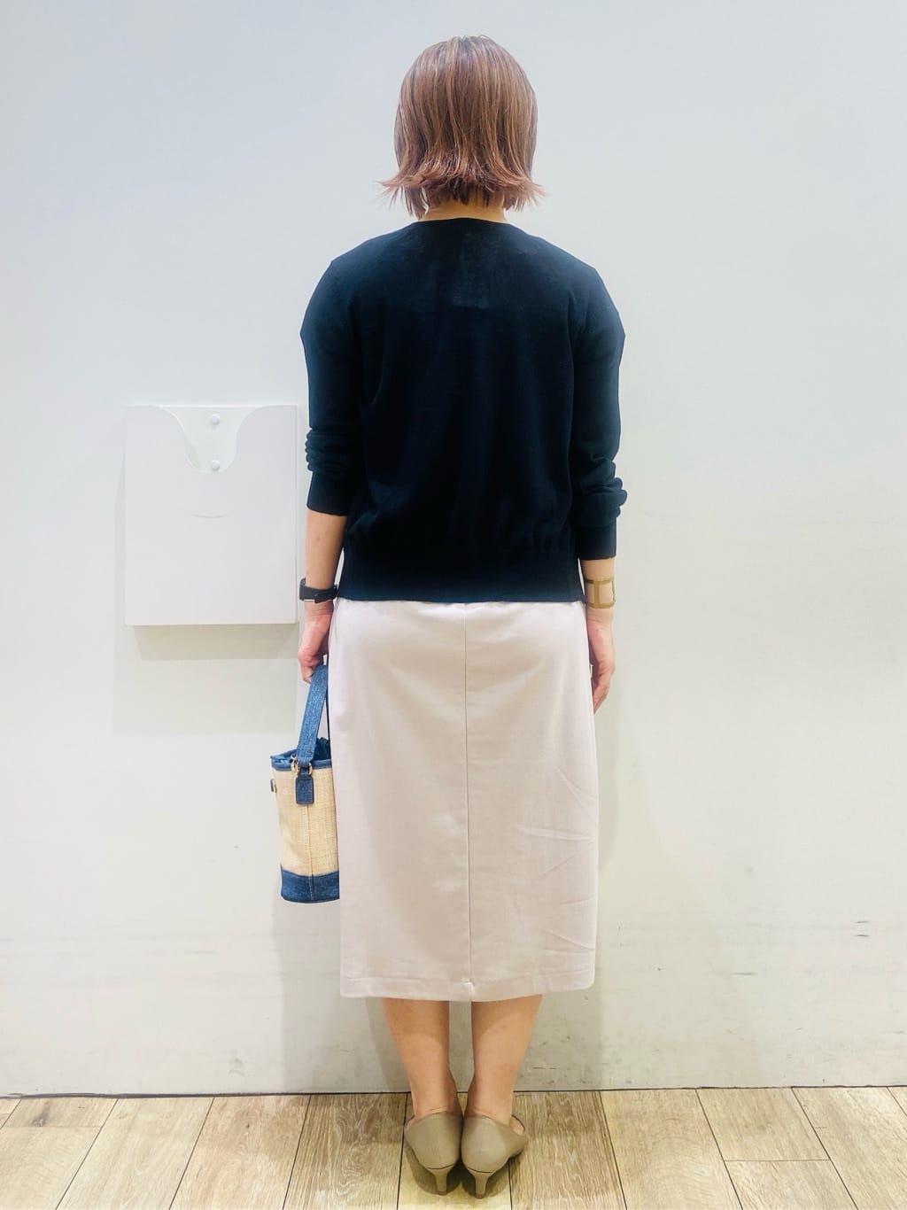 YUKOさんの「index｜《7色展開／XS-LLサイズ》ビジューボタンクルーネックカーディガン【洗濯機洗い可】」を使ったコーディネート