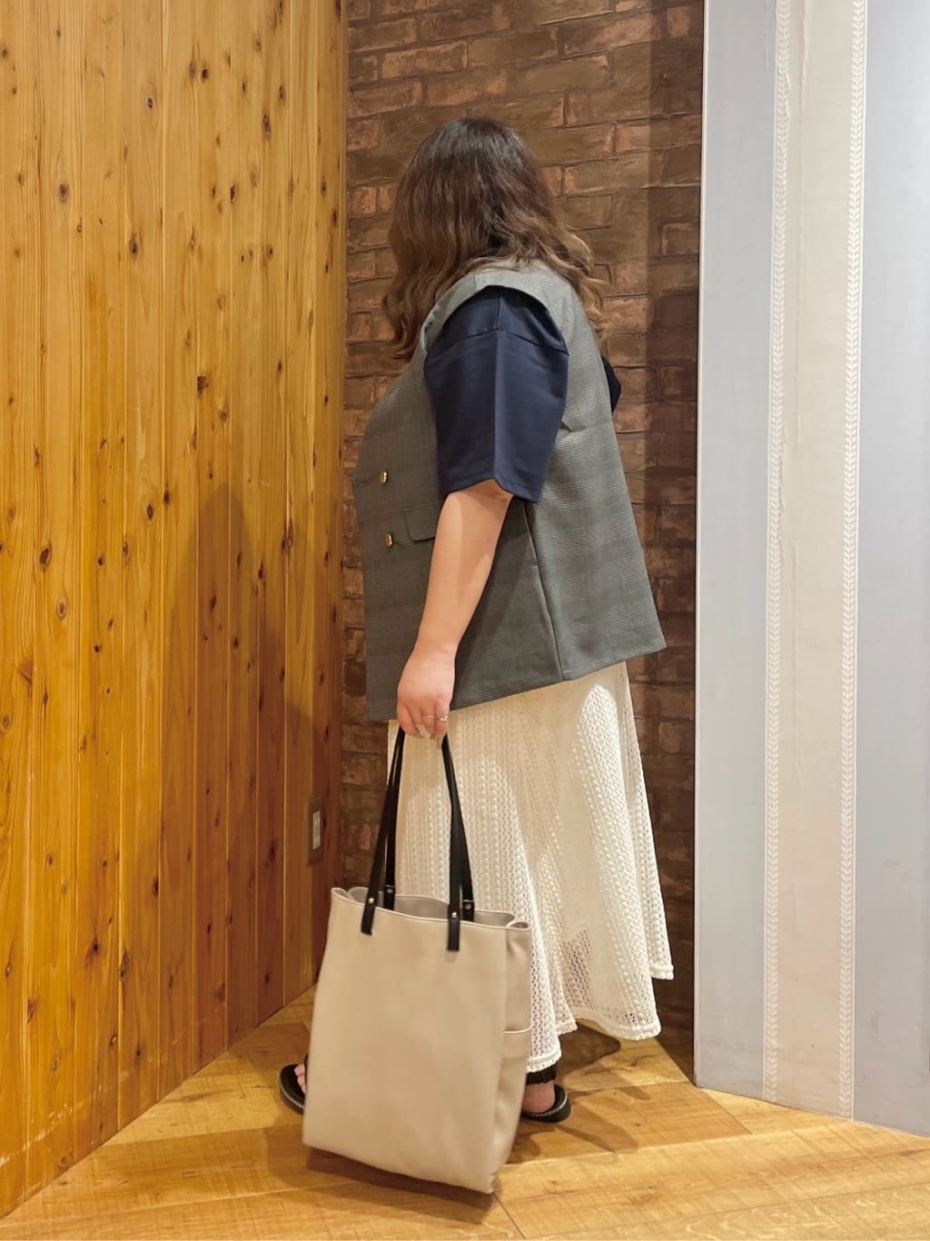 Risaさんの「SHOO･LA･RUE｜【S-LL/セットアップ可/洗濯後しわになりにくい】ダブルベスト」を使ったコーディネート
