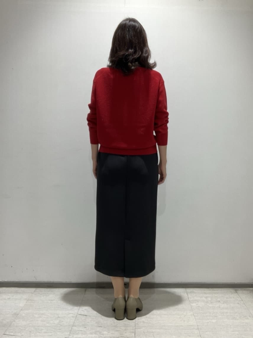 fujiさんの「INDIVI｜【ウール混ラメ素材】Vネック煌めきニット」を使ったコーディネート