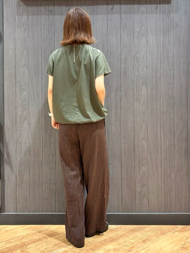 meiさんの「SHOO･LA･RUE｜【ひんやり】裾が絞れる フレンチスリーブトップス」を使ったコーディネート