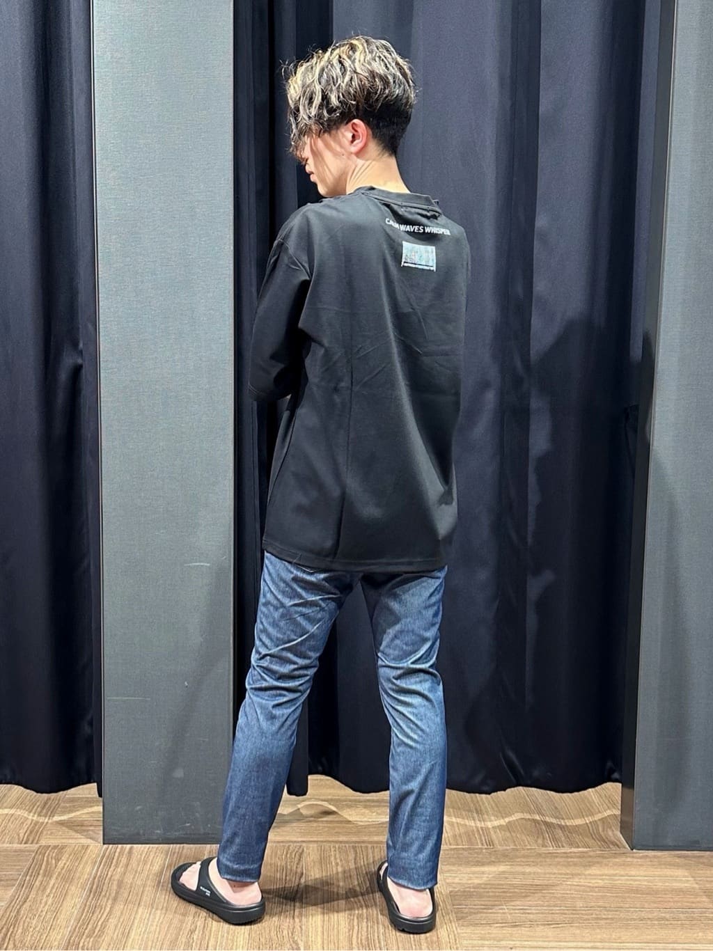 tomoyaさんの「THE SHOP TK｜サフィアーノミニサコッシュ」を使ったコーディネート