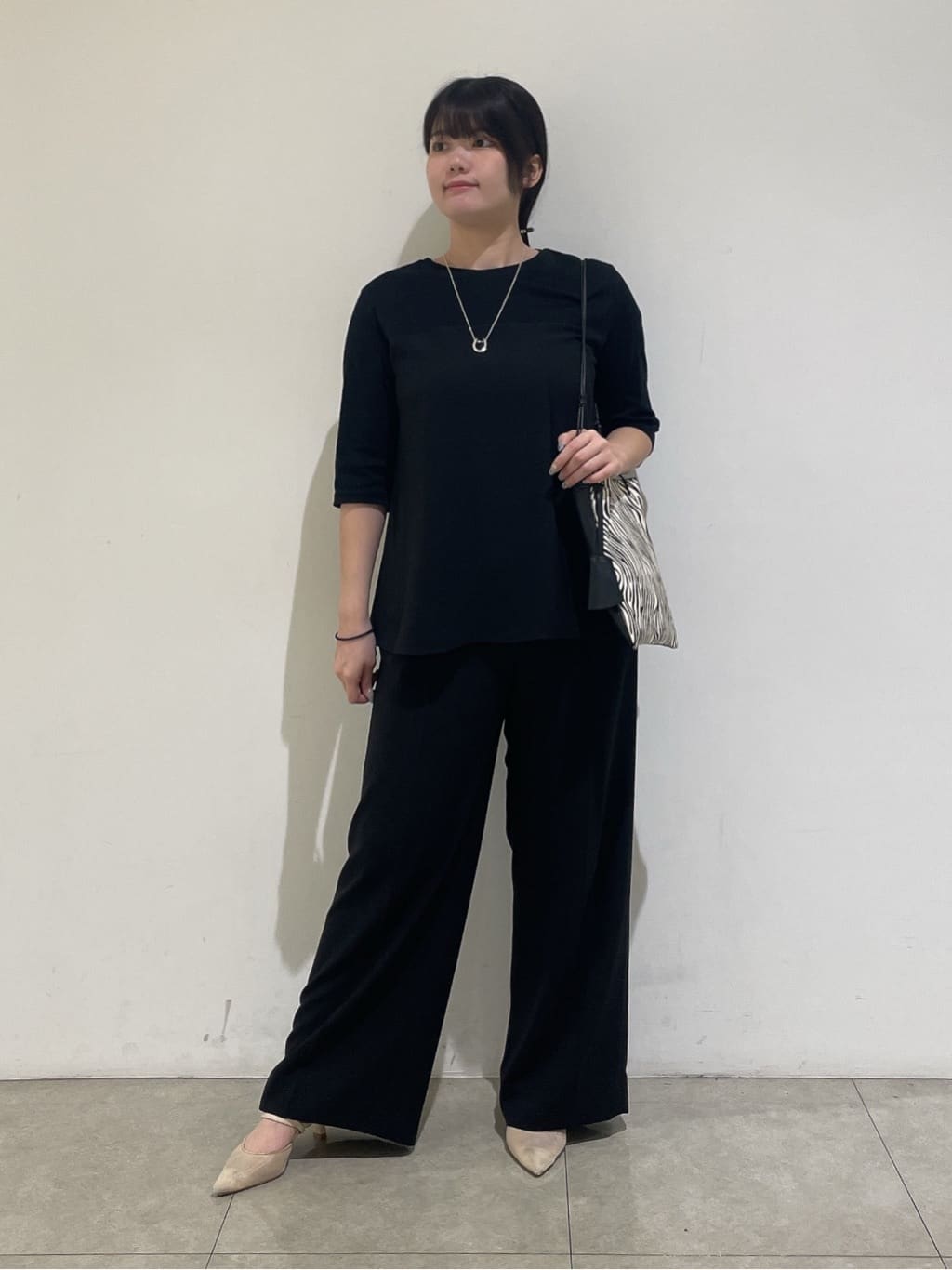 emikaさんの「INDIVI｜【セットアップ可能】ビスチェレイヤード風トップス」を使ったコーディネート