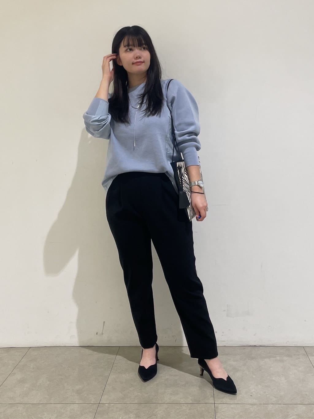 emikaさんの「INDIVI｜【洗える／選べる8色】トーンアップニット」を使ったコーディネート