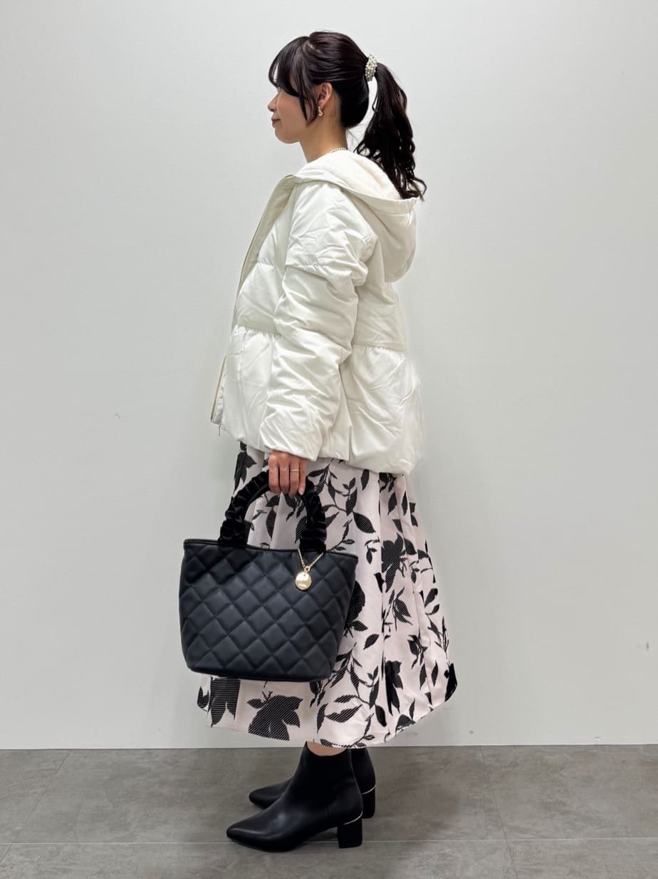 kozuさんの「index｜KAWADAダウンペプラムショートコート【撥水／洗濯機OK／静電気防止裏地】」を使ったコーディネート