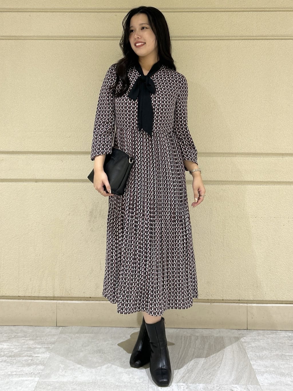 Momokaさんの「COUP DE CHANCE｜【リボン取り外し可】幾何柄プリーツワンピース」を使ったコーディネート
